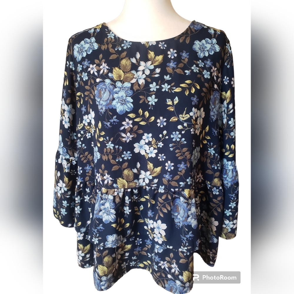 Navy blouse w/floral design. Time and Tru size 20 (XXL)